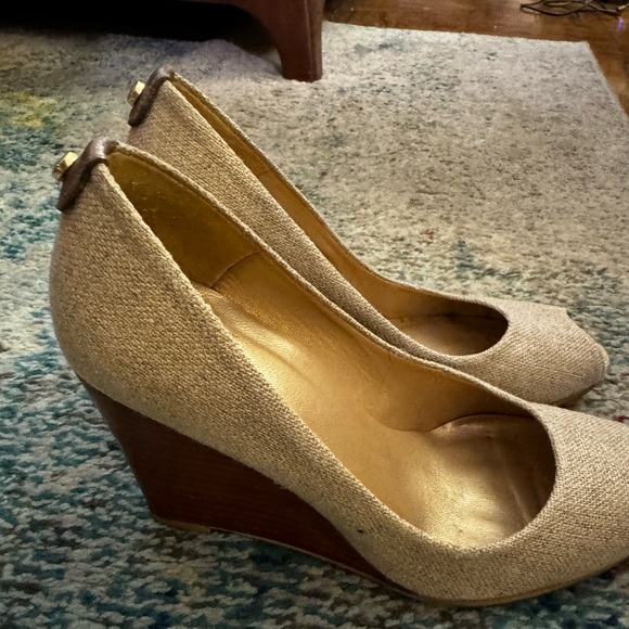 Preloved Stuart Weitzman peep toe wedge, size 7 - Picture 3 of 4